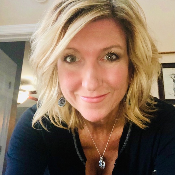 Meet your Posher, Lisa - Picture 1 of 1